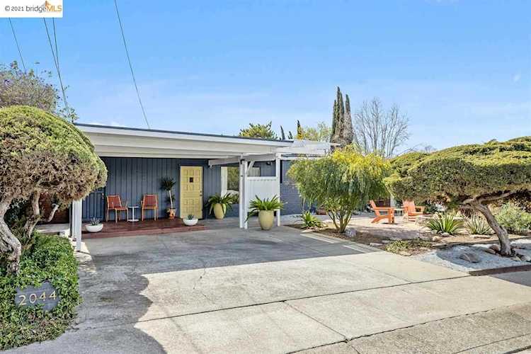 2044 Highland Dr Concord, CA 94520