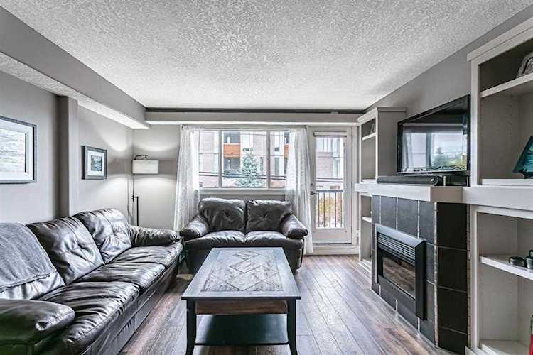 2104 17 St SW #8 Calgary, AB T2T 4M4