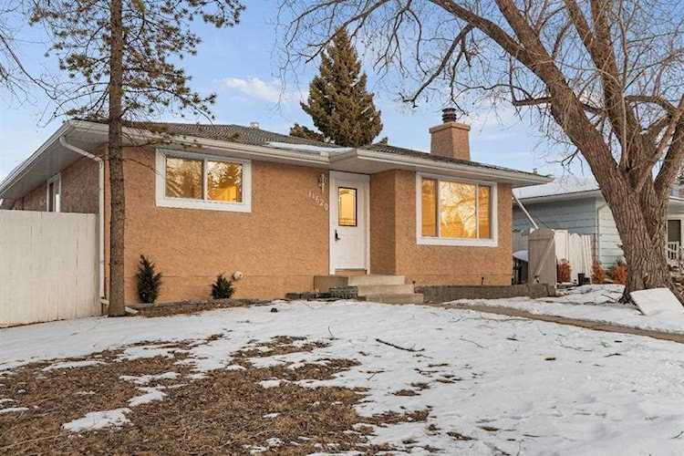 11820 Canfield Rd SW Calgary, AB T2W 1V1