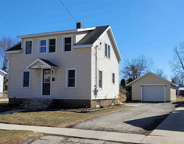 725 Park StWaupunWI53963 Photo 1