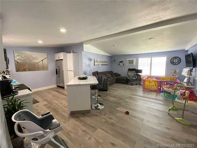 5579 NW 200 Ln Lot 213 Miami Gardens, FL 33055