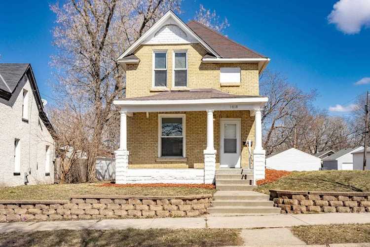 1818 Hillside Avenue N Minneapolis, MN 55411