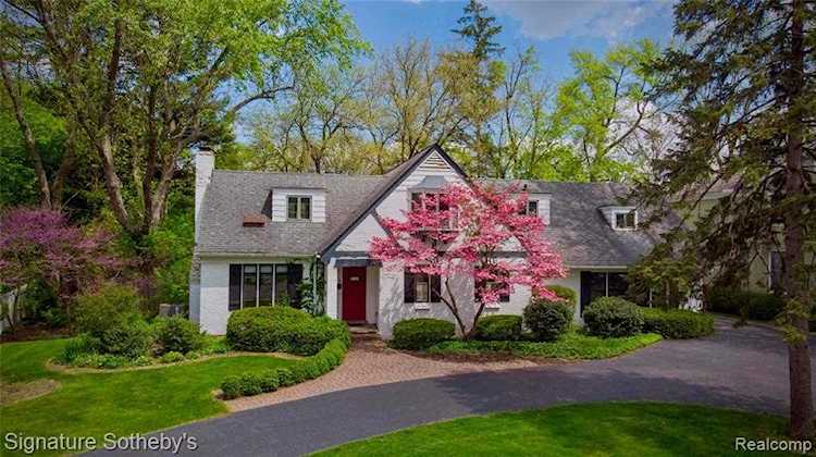 1496 Chesterfield Ave Birmingham, MI 48009
