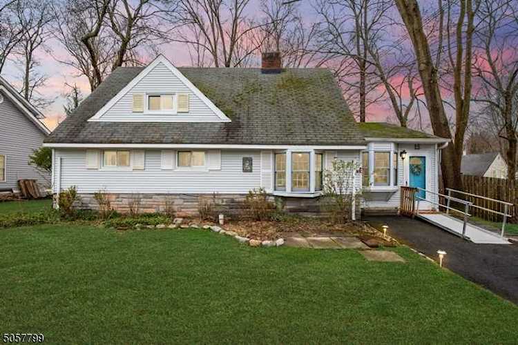 15 Vista Ln New Providence Boro, NJ 07974
