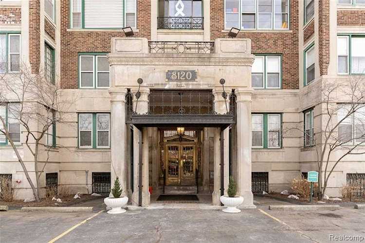 8120 E Jefferson Ave # 18/2K Detroit, MI 48214 | MLS 2210020039 Photo 1
