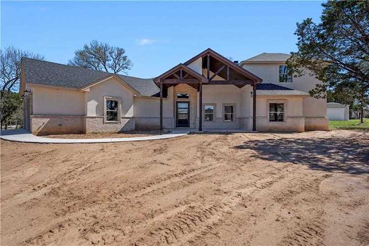 950 Whispering Oaks China Spring, TX 76633