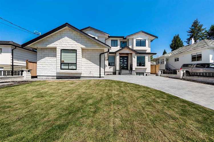 7185 Halifax Street Burnaby, BC V5A 1M1
