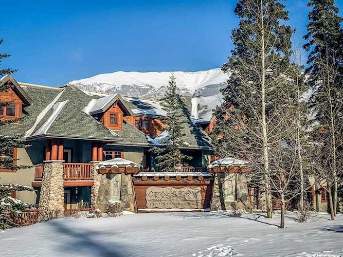 150 Crossbow Place #304 Canmore, AB T1W 3H5