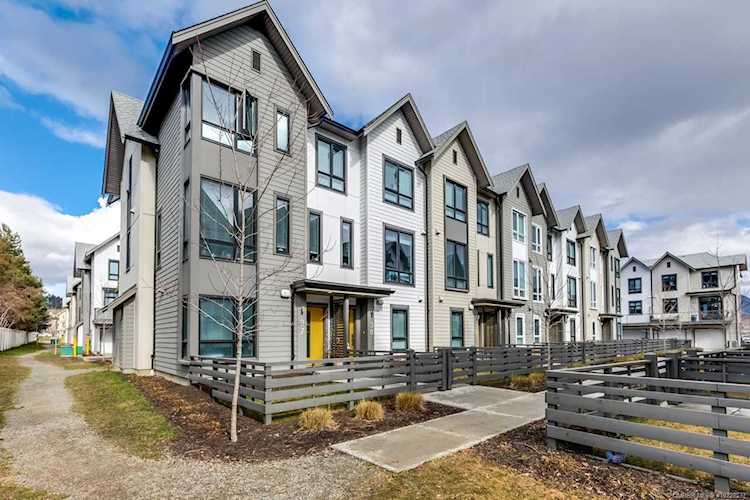 170 Celano Crescent Kelowna, BC V1V2X9