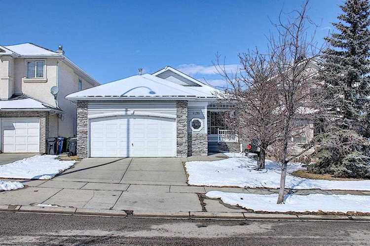 9175 Edgebrook Dr NW Calgary, AB T3A 5T5