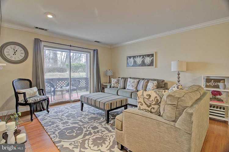 10196 Oakton Terrace Rd Oakton, VA 22124
