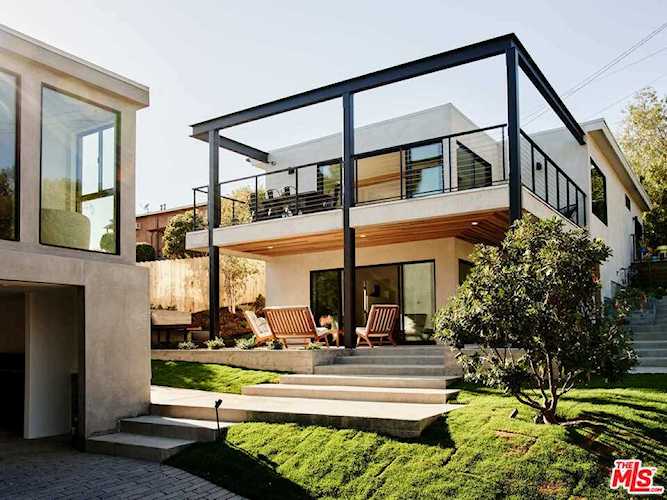 2420 Ivanhoe Drive Los Angeles, CA 90039