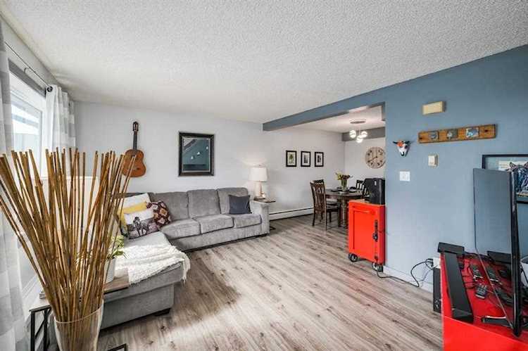 3809 45 St SW #142 Calgary, AB T3E 3H4