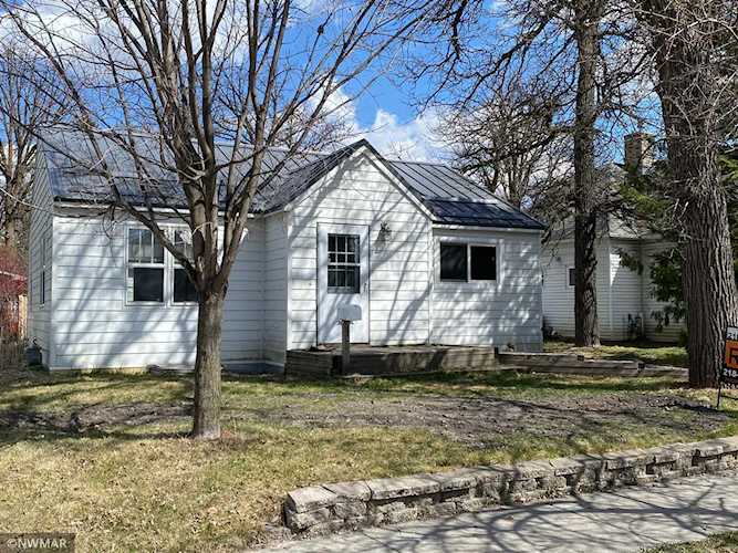402 3rd Avenue NE Roseau, MN 56751