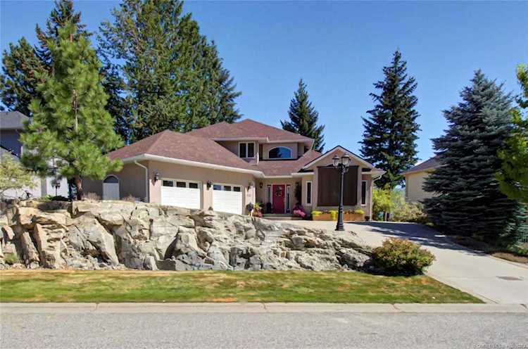 939 Stikine Court Kelowna, BC V1V2B2