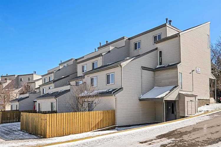 1540 29 St NW #1108 Calgary, AB T2N 4M1