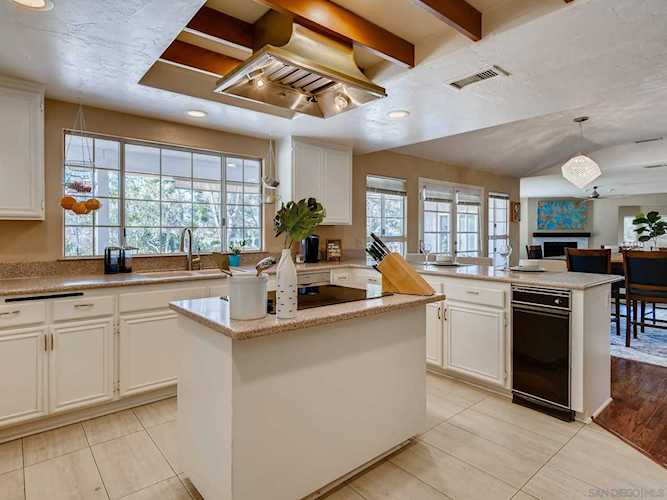 1831 Via Del Torrie Alpine, CA 91901