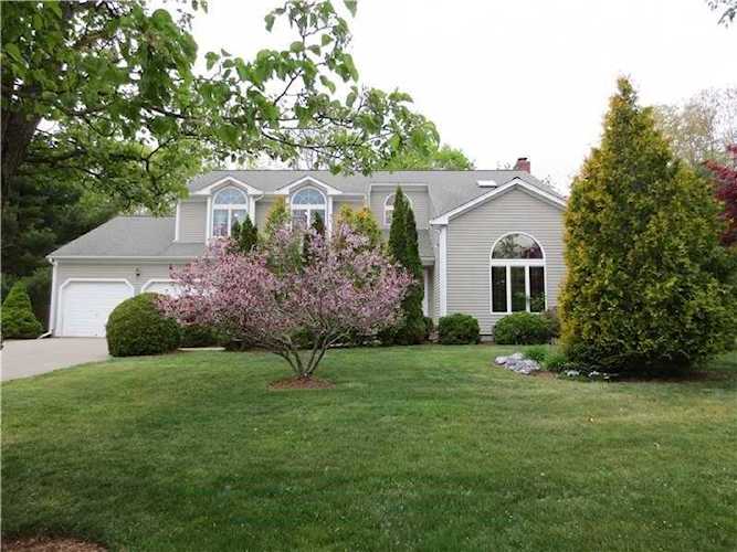 8 Saint Andrews Way Barrington, RI 02806
