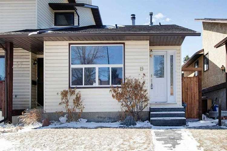 19 Templemont Dr NE Calgary, AB T1Y 4Z5