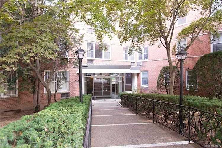 679 W 239th Street #2B Bronx, NY 10463