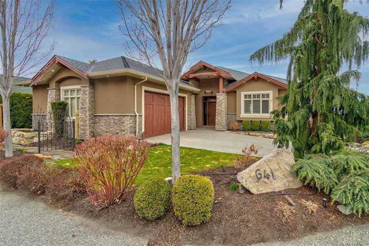 641 Almandine Court Kelowna, BC V1W4Z5