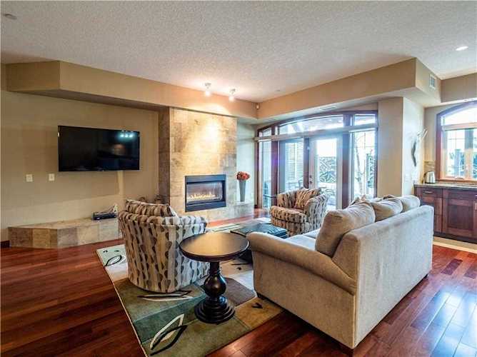 4440 14 St NW #101 Calgary, AB T2K 1J5