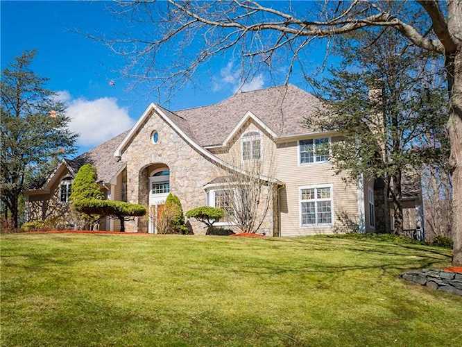 5 Pheasant Dr East Greenwich, RI 02818