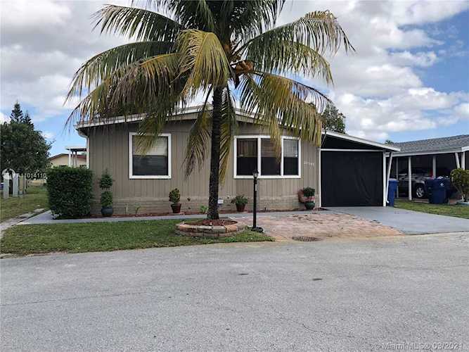 20345 NW 56 Ct Miami Gardens, FL 33055