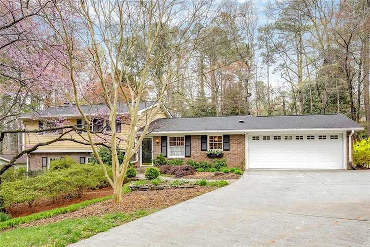 1634 Chateau Dr, Dunwoody, GA. 30338 | MLS #6861912 | $525,000 Photo 1