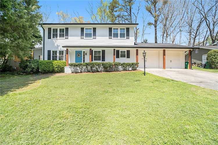 1572 Runnymeade Rd NE Brookhaven, GA 30319