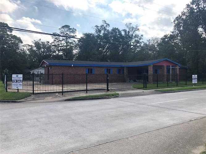 9114 N Wayside Dr Houston, TX 77028