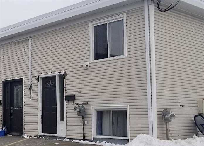 4511G 75 St NW Calgary, AB T3B 2M7