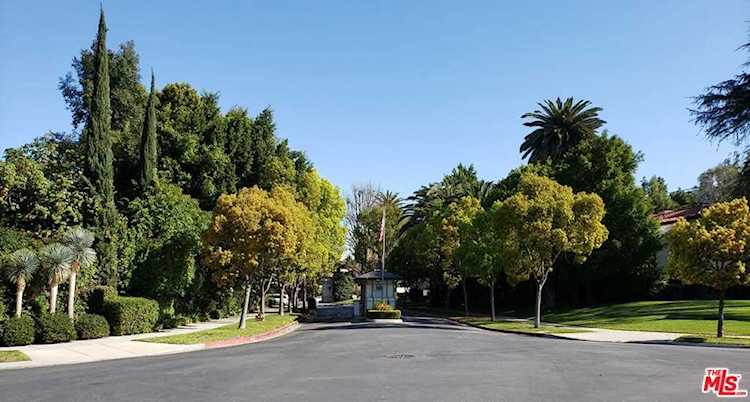 69 Fremont Place Los Angeles, CA 90005