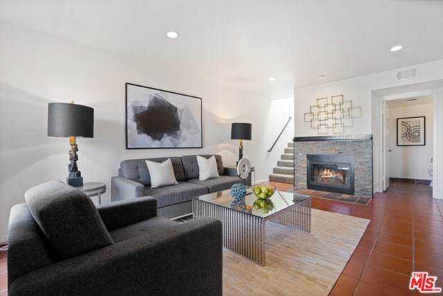 2300 Duane Street #9 Los Angeles, CA 90039