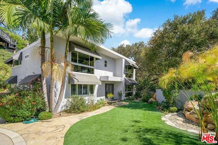 1068 Casiano Rd Los Angeles, CA 90049