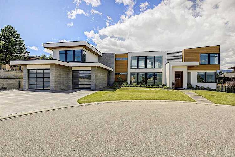 716 Highpointe Court Kelowna, BC V1V2Y3
