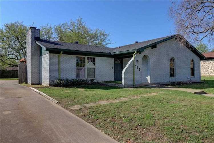212 Monterrey Dr Hewitt, TX 76643