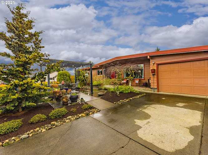 8704 NE 103rd Ave Vancouver, WA 98662