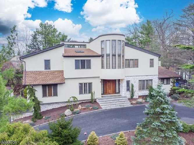 31 Tall Pine Ln Short Hills, NJ 07078