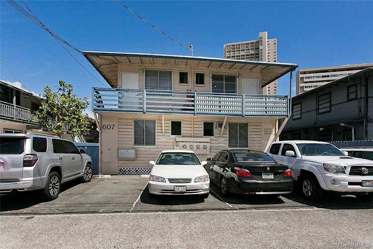 607 Isenberg Street #1 Honolulu, HI 96826 | MLS 202108169 Photo 1