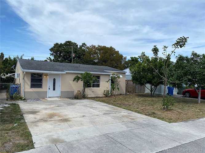 331 NW 52nd St Oakland Park, FL 33309