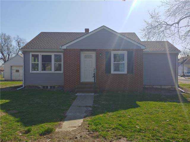 324 S 4th St Odessa, MO 64076
