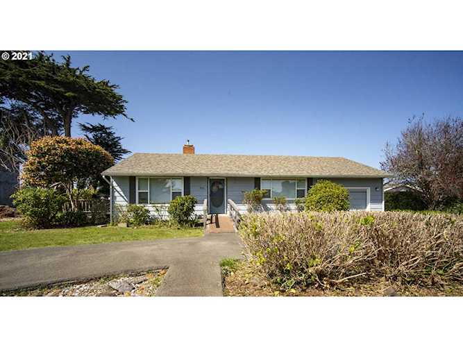 520 SW Garfield Ave Bandon, OR 97411 | MLS 21506995 Photo 1