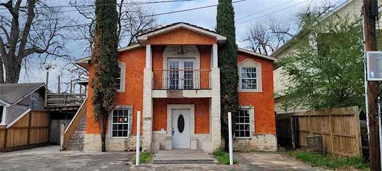 1111 E 27th St Houston, TX 77009