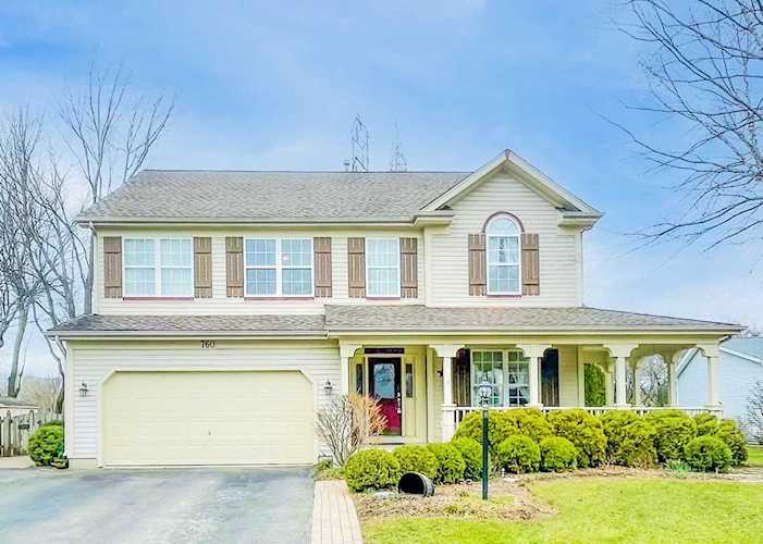 760 Providence Ln Crystal Lake, IL 60012