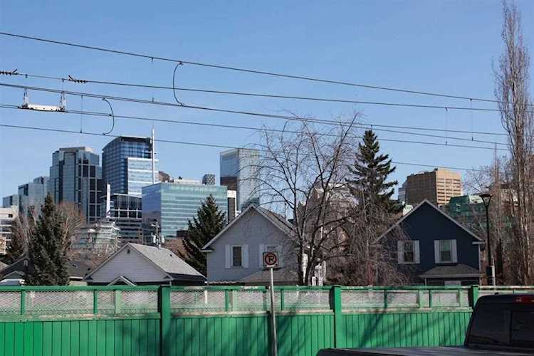315 9A St NW #106 Calgary, AB T2N 1T7