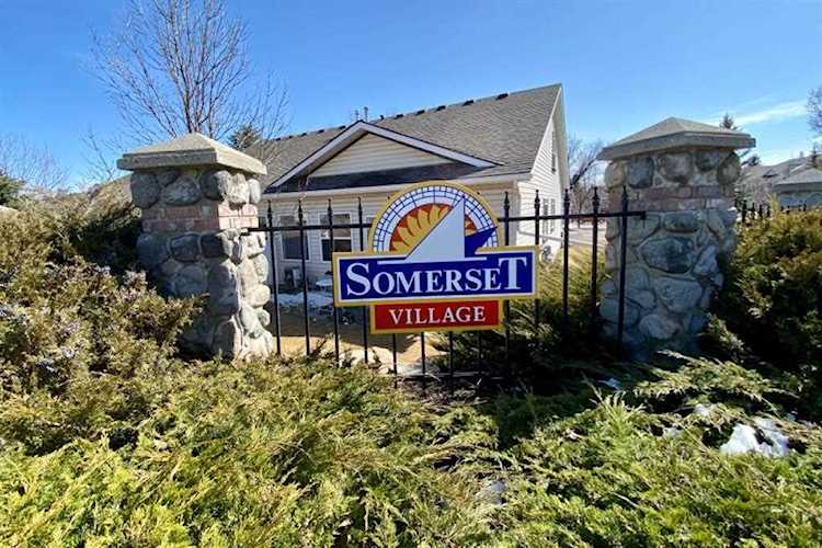 106 Somervale Park SW Calgary, AB T2Y 3J4