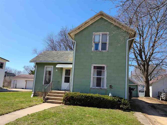 423 S 2nd St Evansville, WI 53536