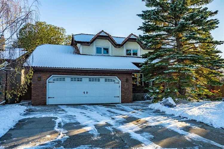 27 Silvergrove Ct NW Calgary, AB T3B 5A3