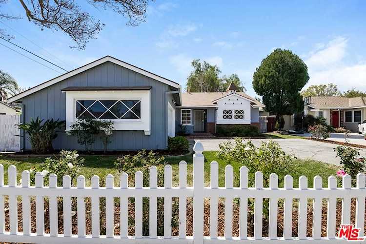 8031 Kelvin Ave Winnetka, CA 91306